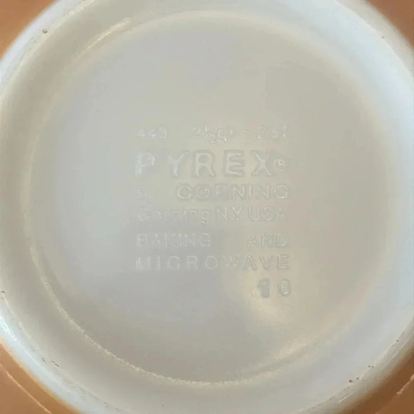 Vintage Pyrex OLD ORCHARD 443 2.5 Qt Cinderella Mixing Bowl Serving Bowl - Picture 8 of 8